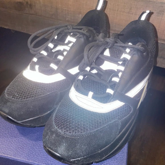 Only worn twice same box and tags that came with the sneakers - Picture 2 of 4